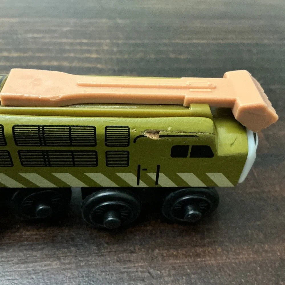 Thomas & Friends Wooden Railway Diesel 10 Engine with Movable‎ Claw LC99157 2010